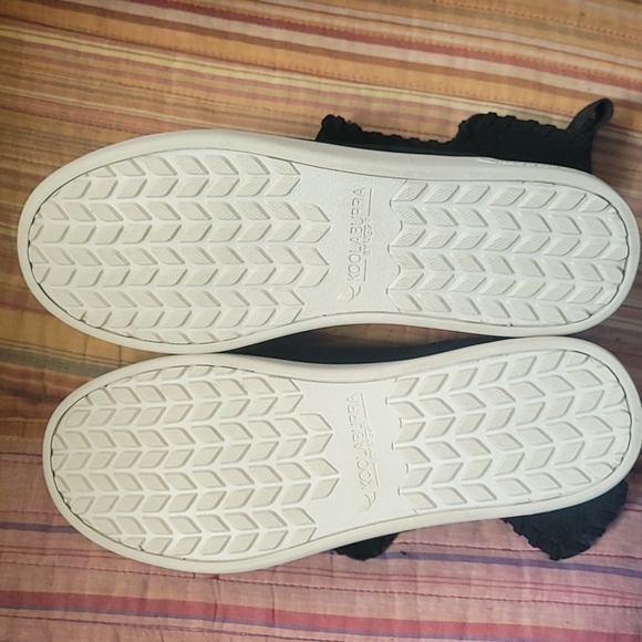 UGG Koolaburra Rilee black suede pull on ankle boot Size 9 - Picture 8 of 10